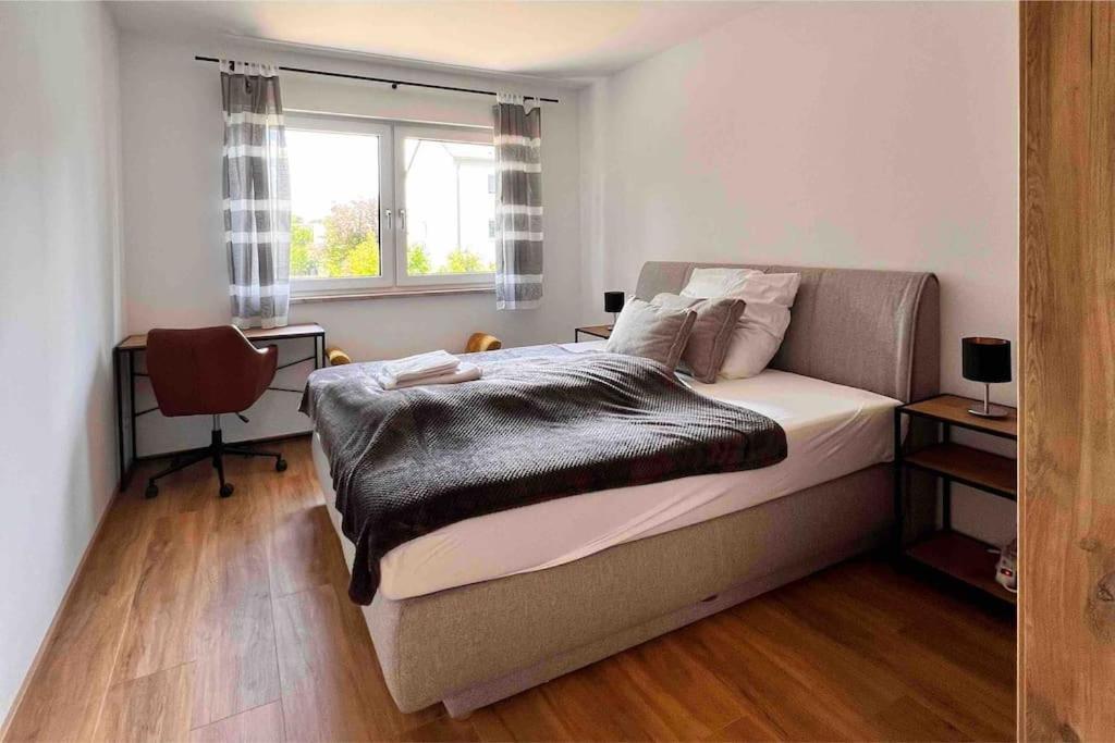 Viel Platz In Burghausen Fuer Freunde Und Familie Apartamento Exterior foto