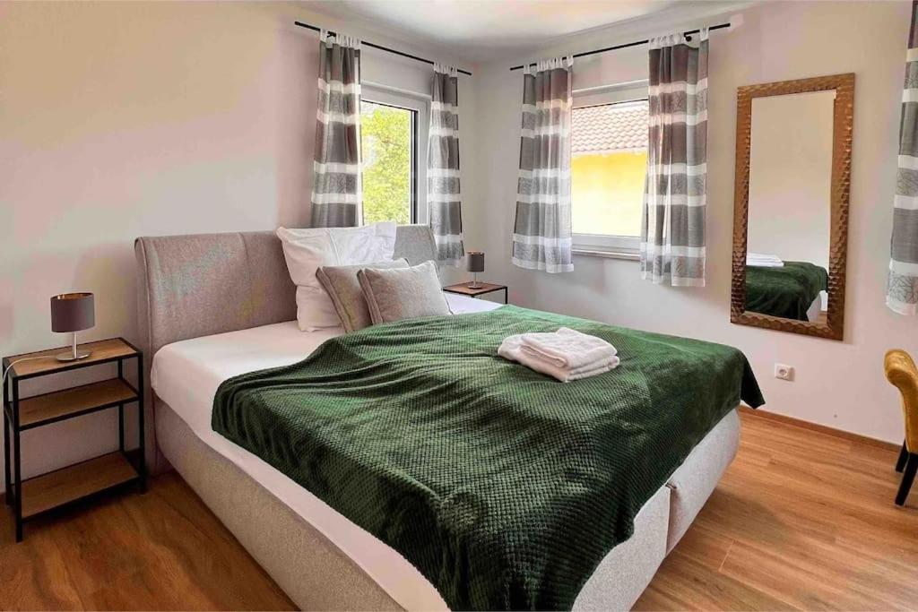 Viel Platz In Burghausen Fuer Freunde Und Familie Apartamento Exterior foto
